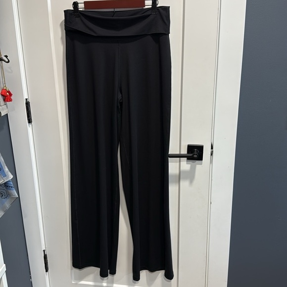 Fabletics High Waisted Foldover Pant NWT Medium Tall - Picture 2 of 8